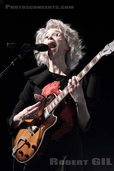 ST VINCENT - 2014-02-18 - PARIS - La Cigale - 